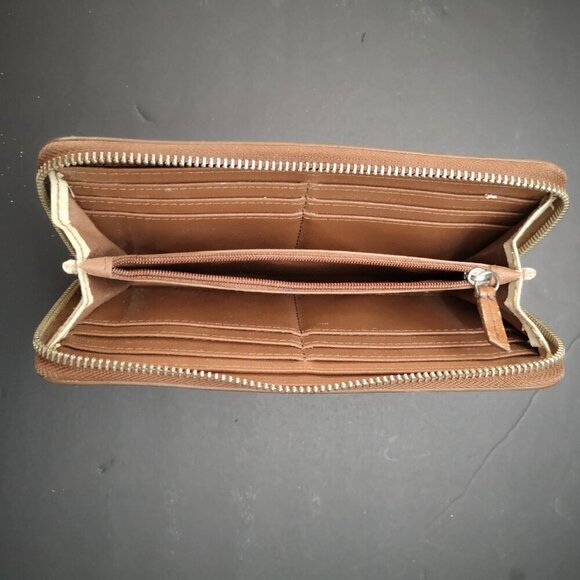 Fossil Genuine Leather Ladies Brown Zipper Closure Wallet - Picture 3 of 8
